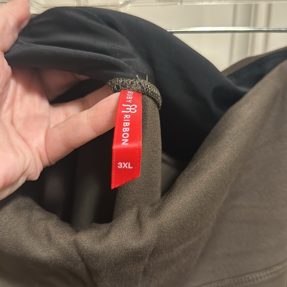 🆕 Ruby Ribbon Equestrian Legging with zippers at ankles - Picture 9 of 10